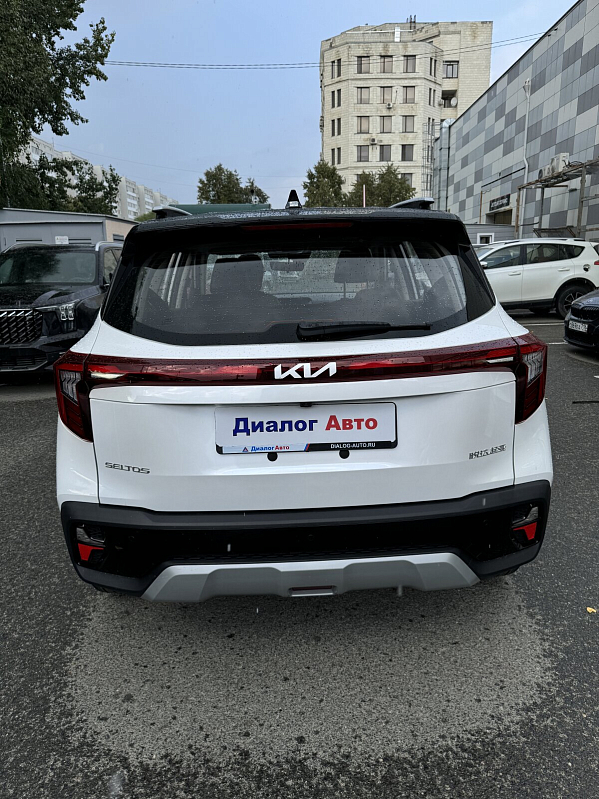 Kia Seltos Luxe, черный