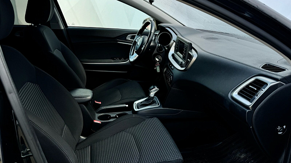 Kia Ceed Comfort, 2021 года, пробег 102400 км