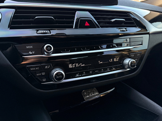 BMW 5 серии 520d Sport Line, 2018 года, пробег 129871 км