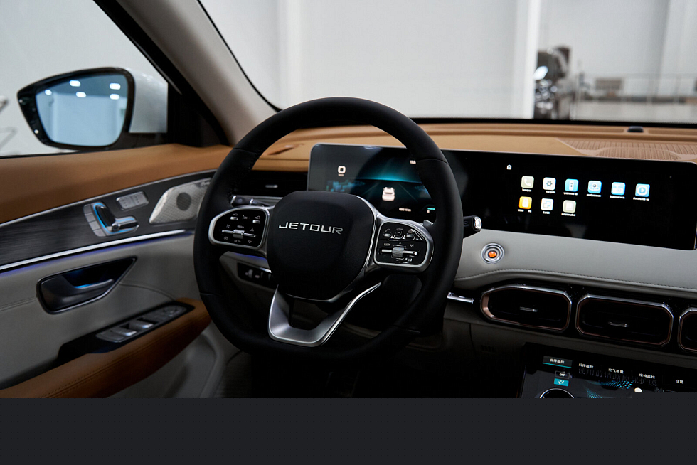 JETOUR X70+ Комфорт, белый