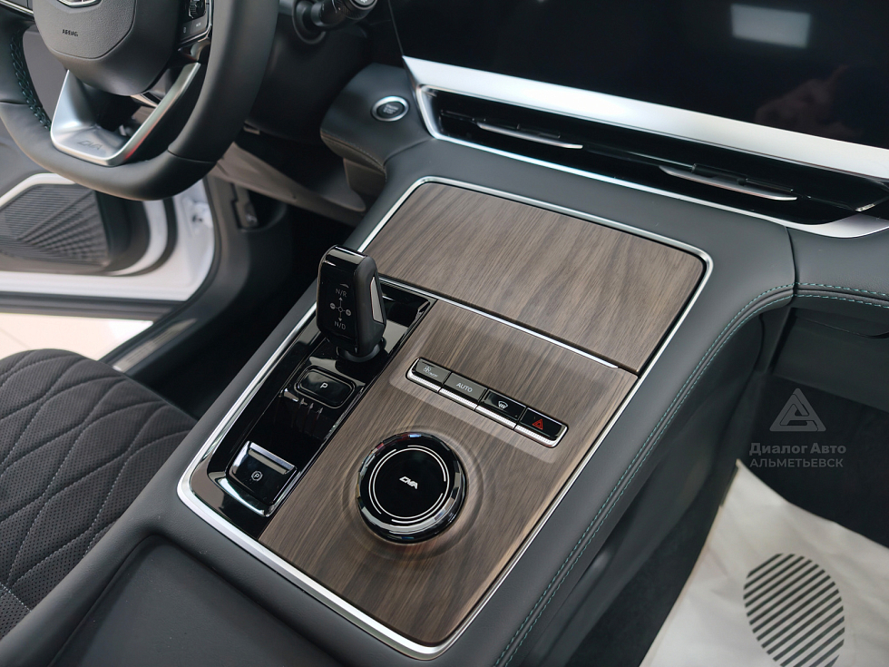 Geely Monjaro Флагман, белый