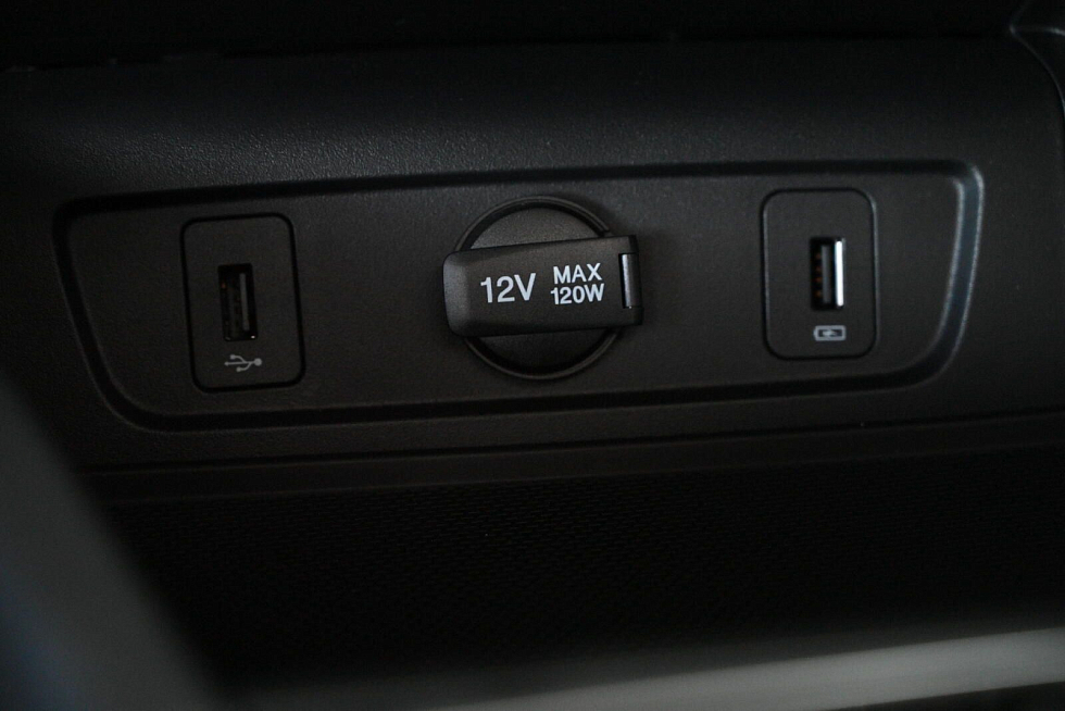 Changan Eado Plus DLX, серебряный