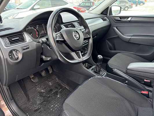 Skoda Rapid Hockey Edition Ambition, 2017 года, пробег 97000 км