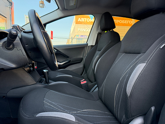 Peugeot 208 Active, 2014 года, пробег 150000 км
