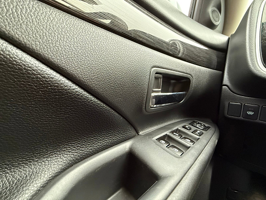 Mitsubishi Outlander Intense, 2016 года, пробег 208676 км