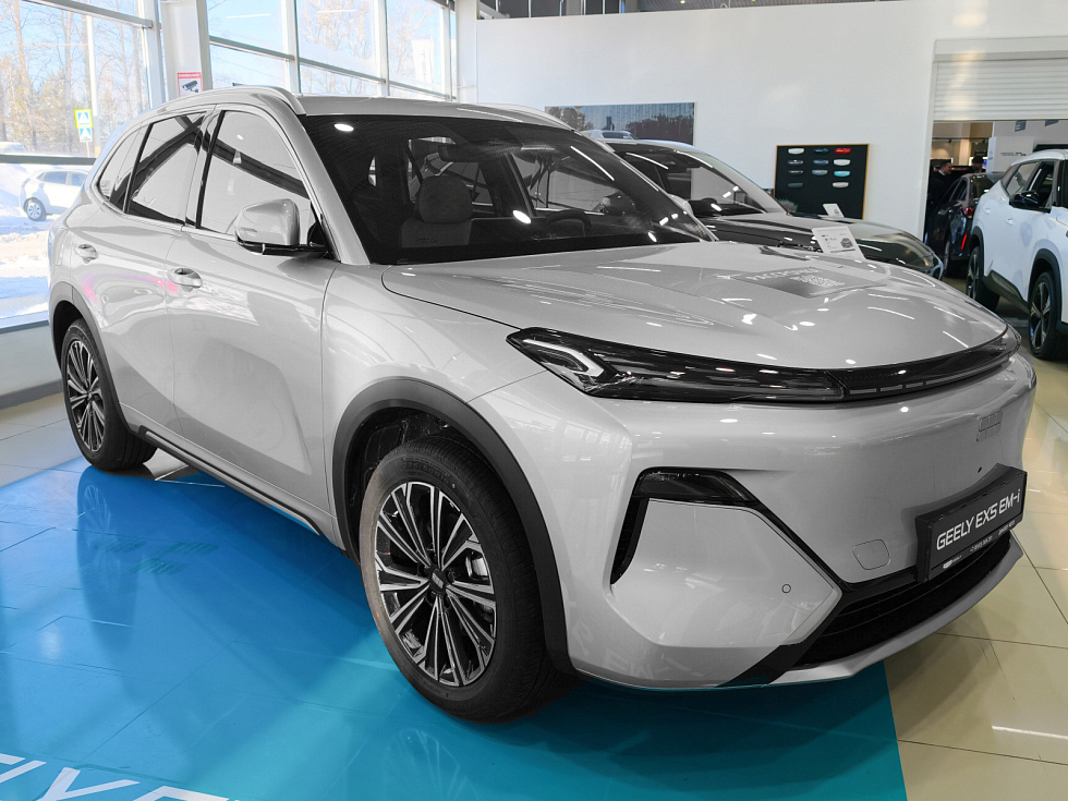 Geely EX5 Гибрид Макс EM-i, серебряный