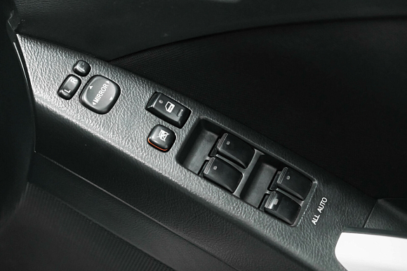 Toyota ISis, 2012 года, пробег 221686 км