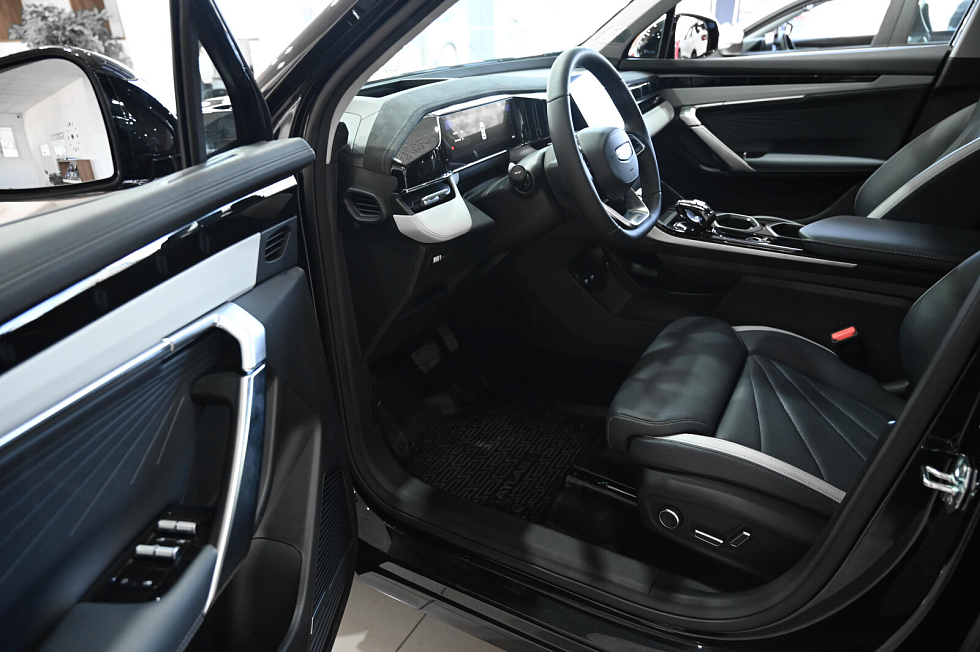 Geely Atlas , черный