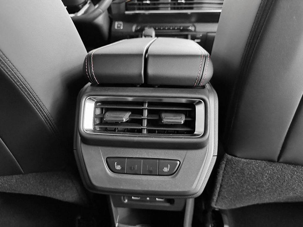 Geely Okavango Luxury, белый