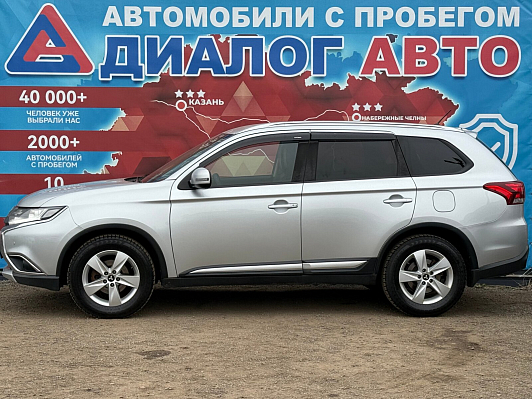 Mitsubishi Outlander Intense, 2016 года, пробег 208676 км