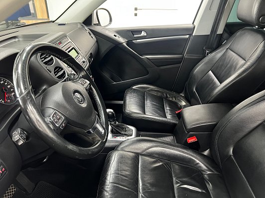 Volkswagen Tiguan Avenue, 2012 года, пробег 305872 км