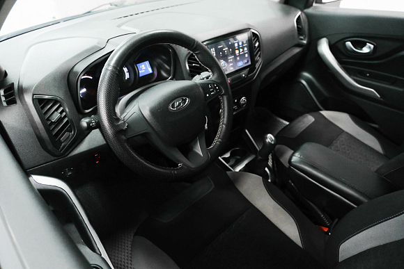 Lada (ВАЗ) XRAY Comfort, 2017 года, пробег 105000 км