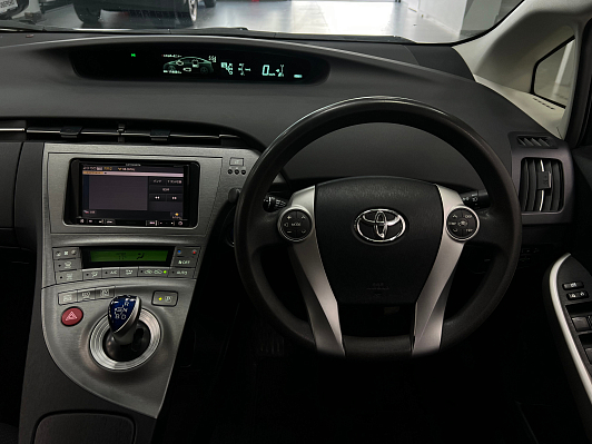 Toyota Prius, 2015 года, пробег 114584 км