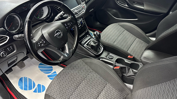 Opel Astra, 2017 года, пробег 158785 км
