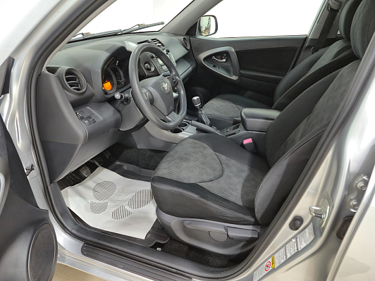 Toyota RAV4, 2011 года, пробег 137509 км