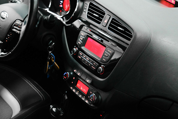 Kia Ceed Luxe, 2014 года, пробег 99000 км