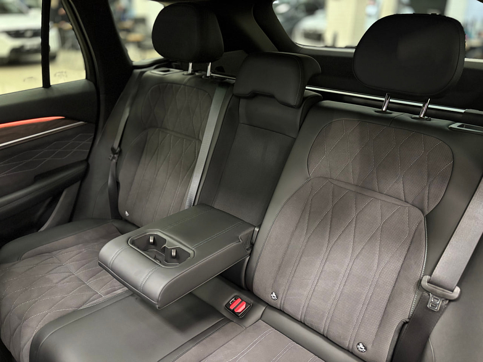 Geely Monjaro Флагман, зеленый