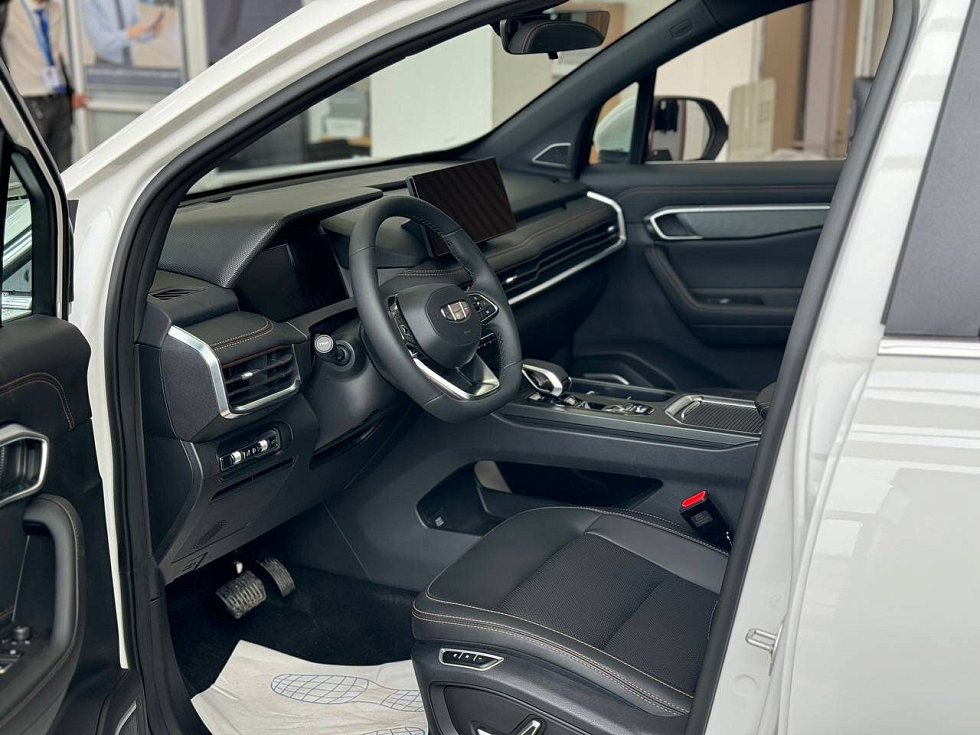 Geely Okavango Флагман, белый