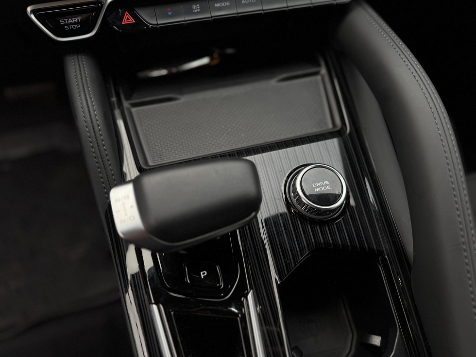 Geely Monjaro Flagship, белый