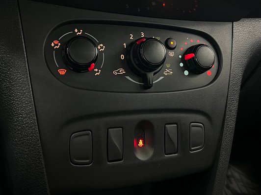 Renault Logan Stepway Life, 2019 года, пробег 93000 км