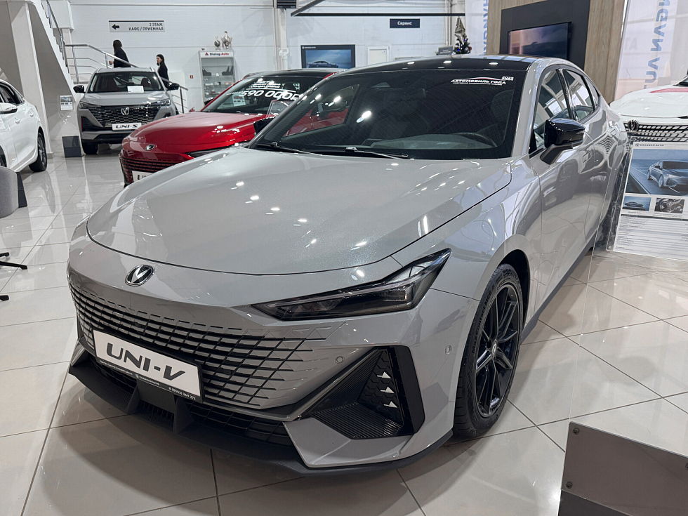 Changan UNI-V DLX, серебряный