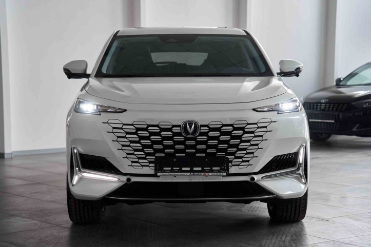 Новый гибридный кроссовер Changan UNI-K